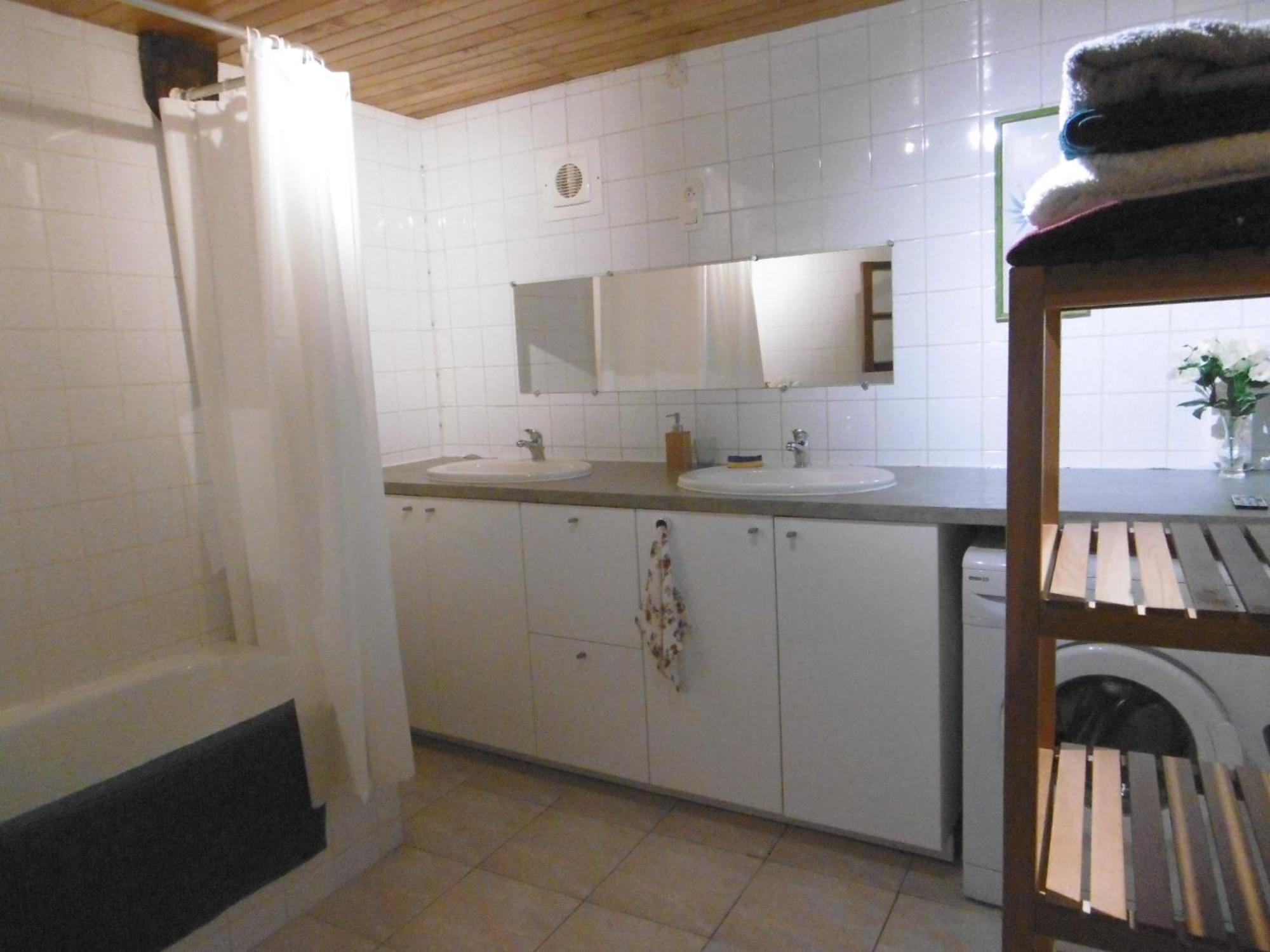 Maison Cosy Et Conviviale, Le B7 Besset