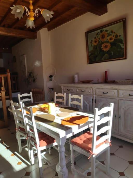 Maison Cosy Et Conviviale, Le B7 * Besset